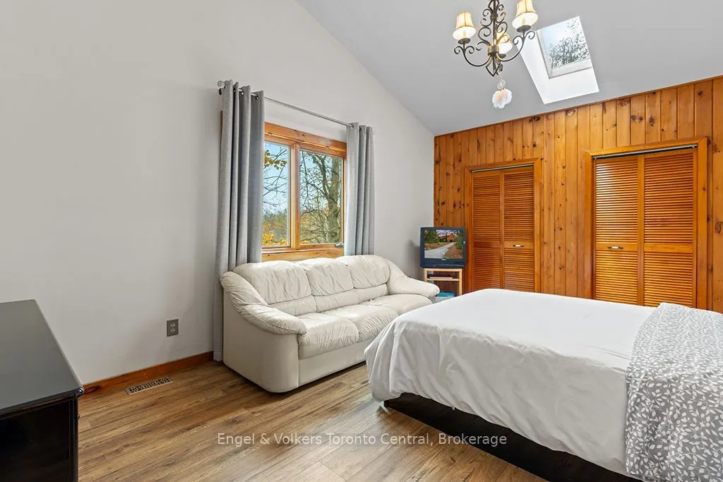 569263 Sideroad 6 Road