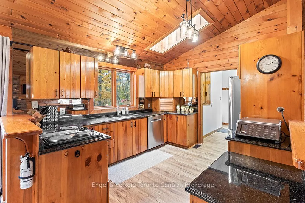 569263 Sideroad 6 Road