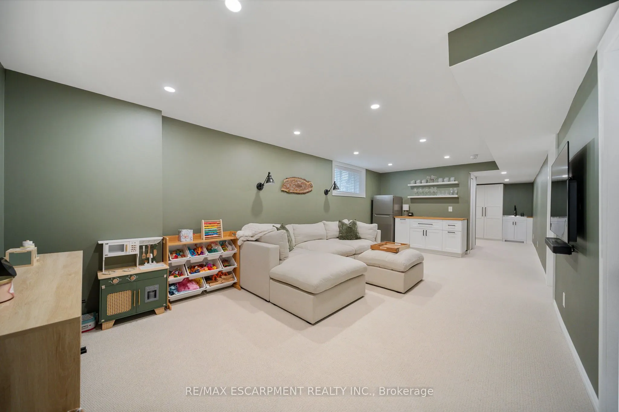 4 Basswood Road