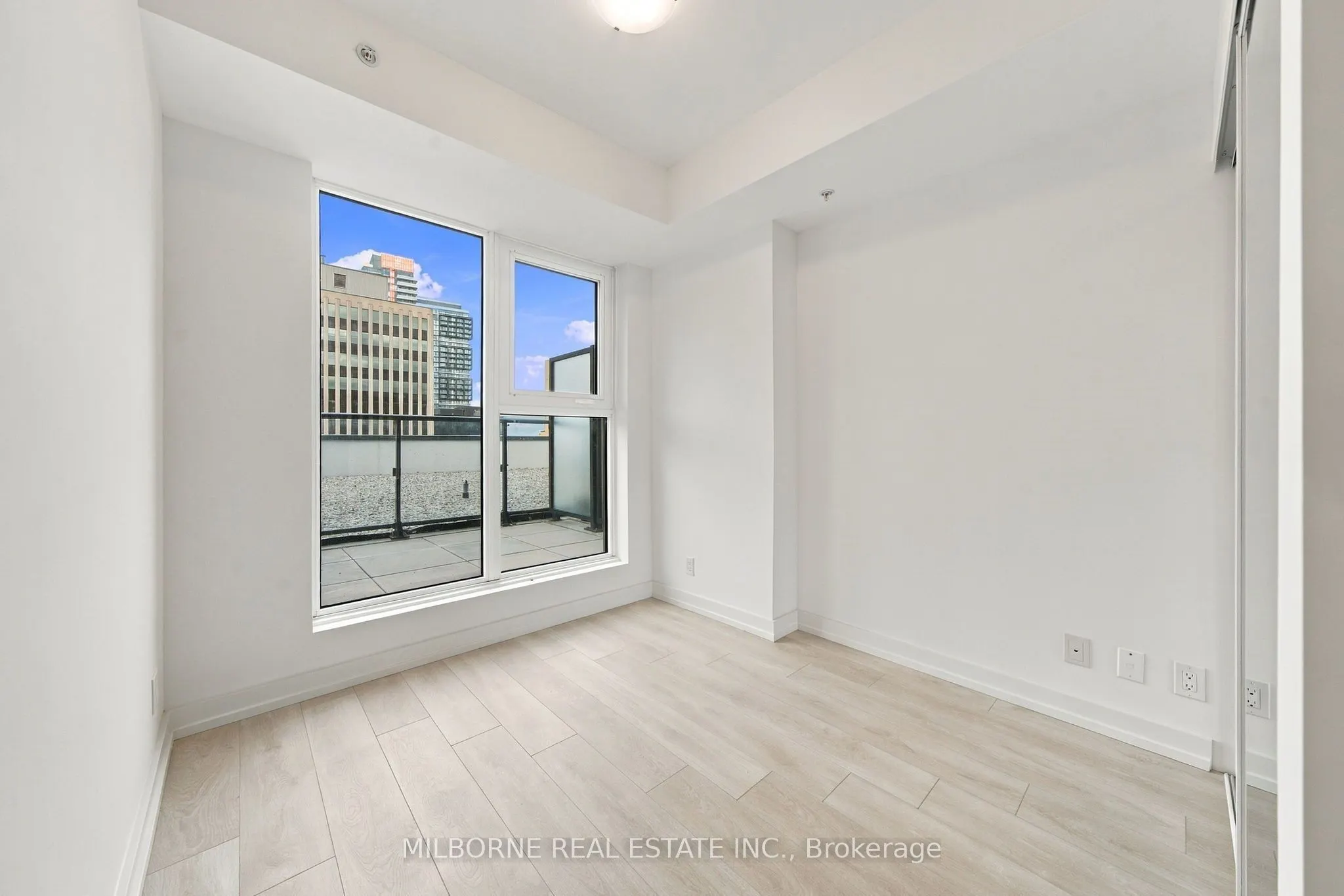 75 James Street S #513