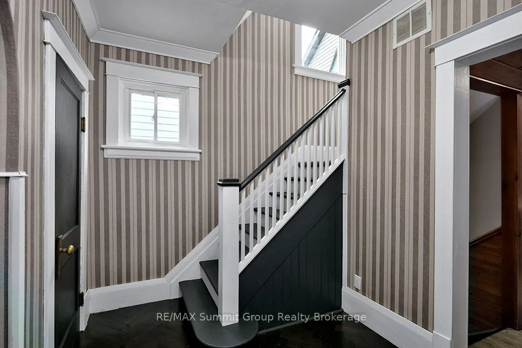 151 Main Street E