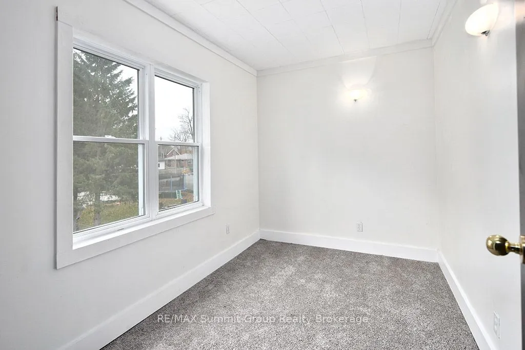 151 Main Street E