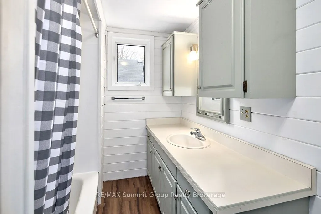 151 Main Street E