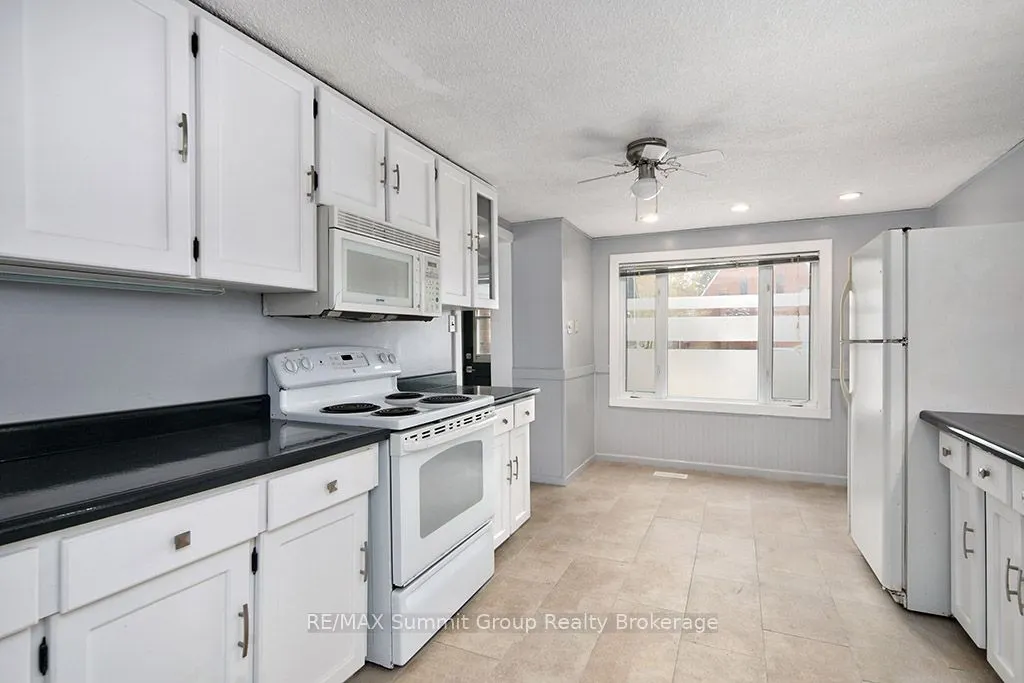 151 Main Street E
