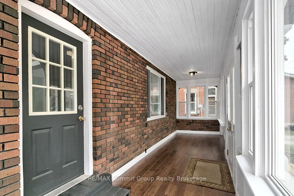 151 Main Street E