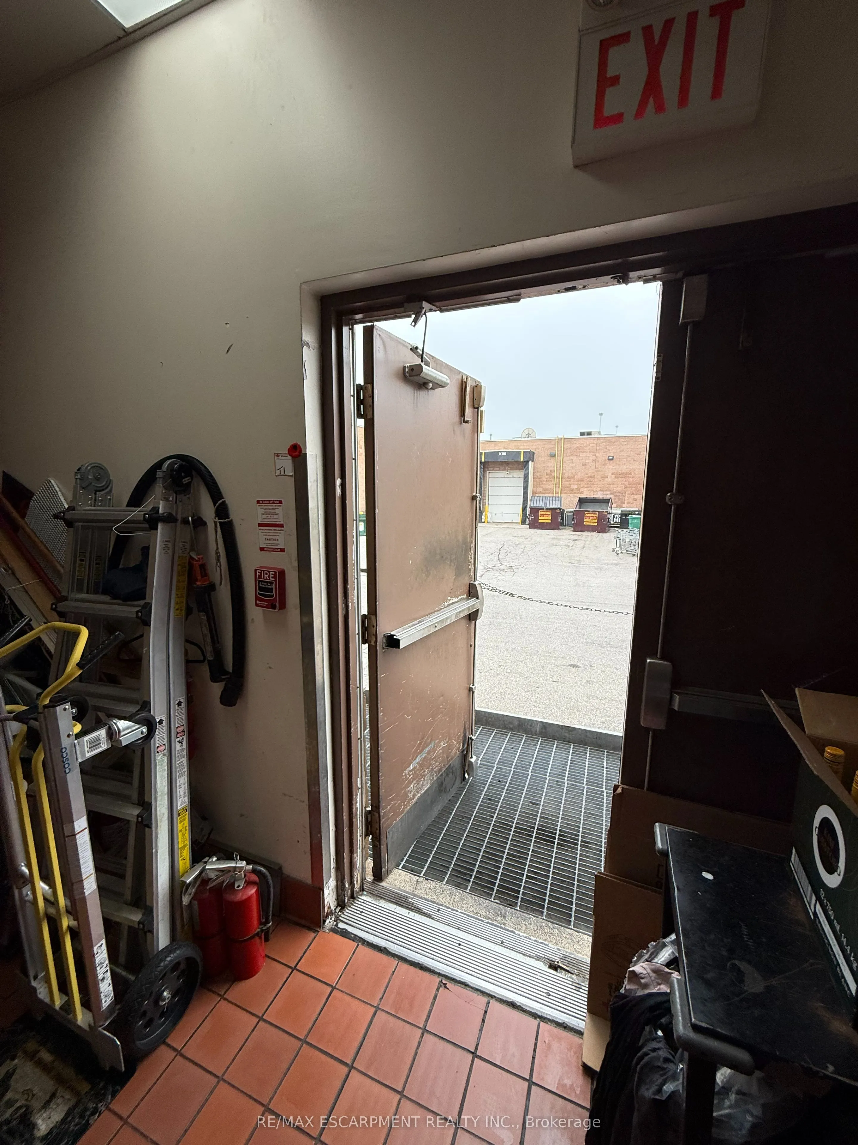 1508 UPPER JAMES Street