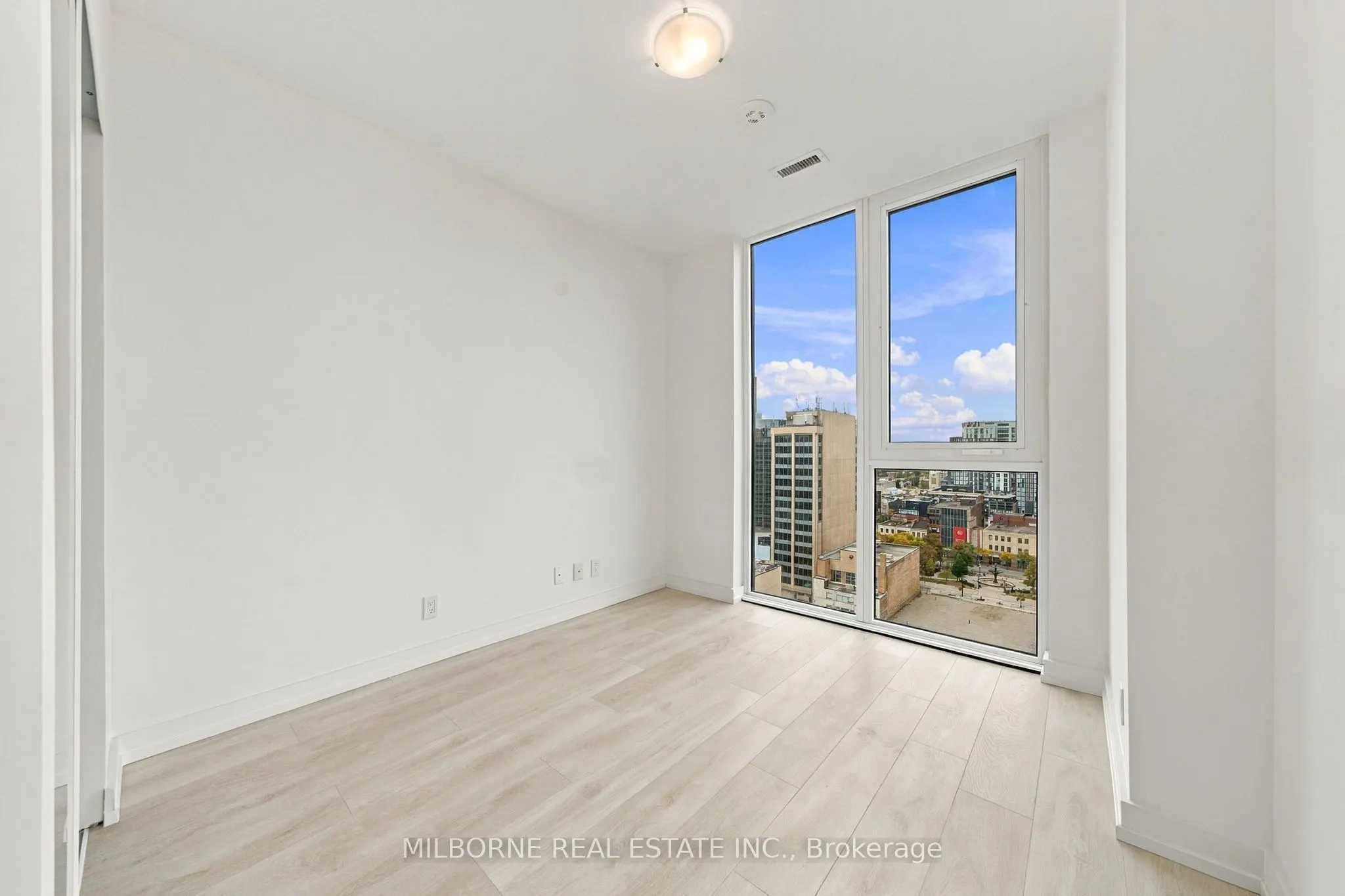 75 James Street S #1511