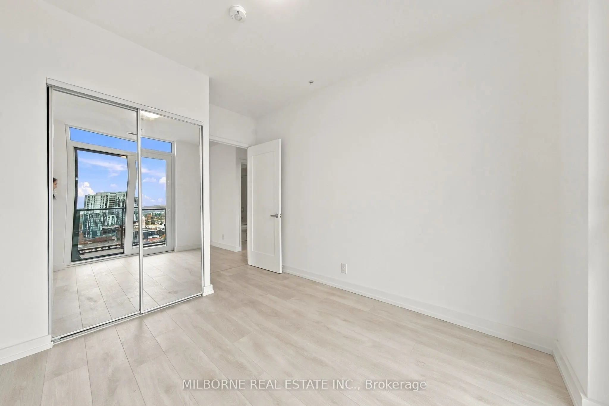 75 James Street S #1511