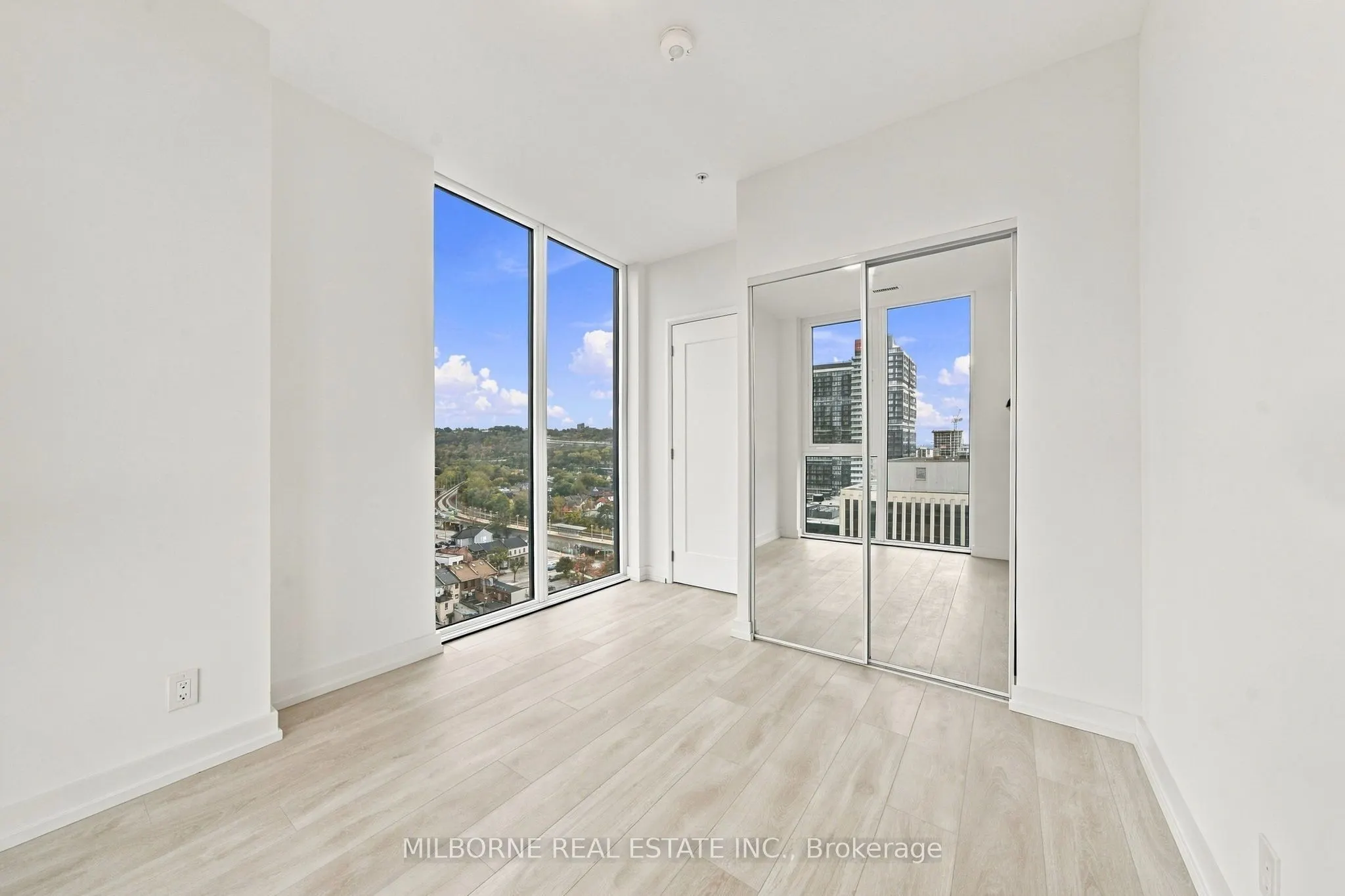 75 James Street S #1511