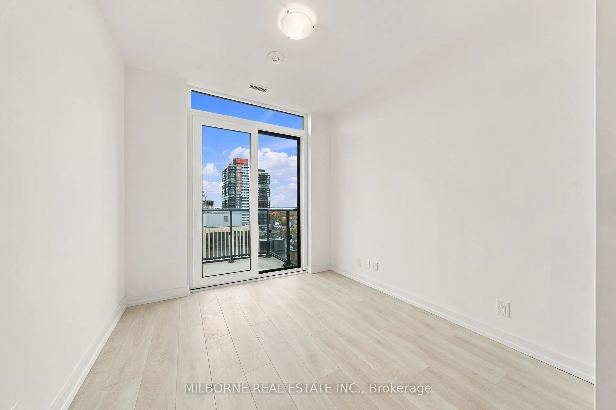 75 James Street S #1511