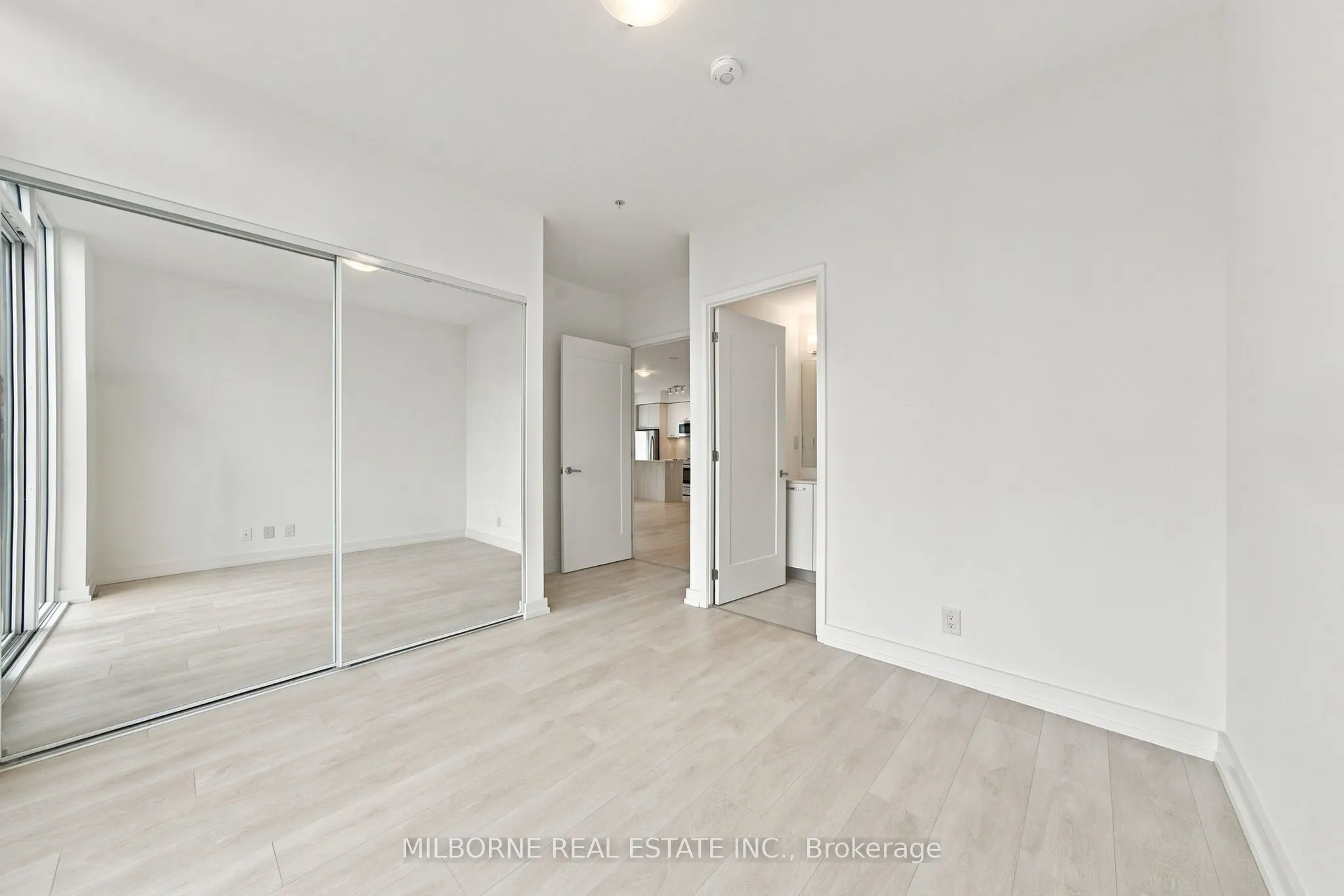 75 James Street S #1511