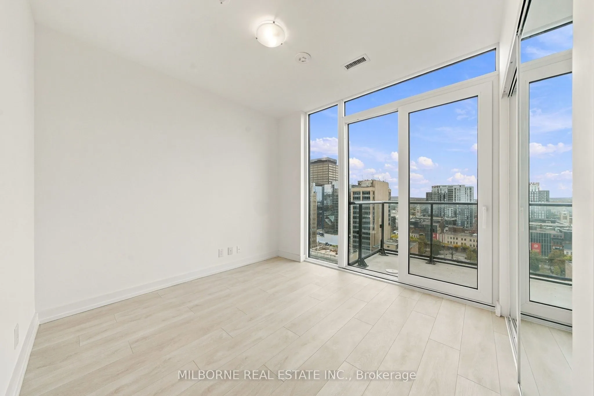 75 James Street S #1511