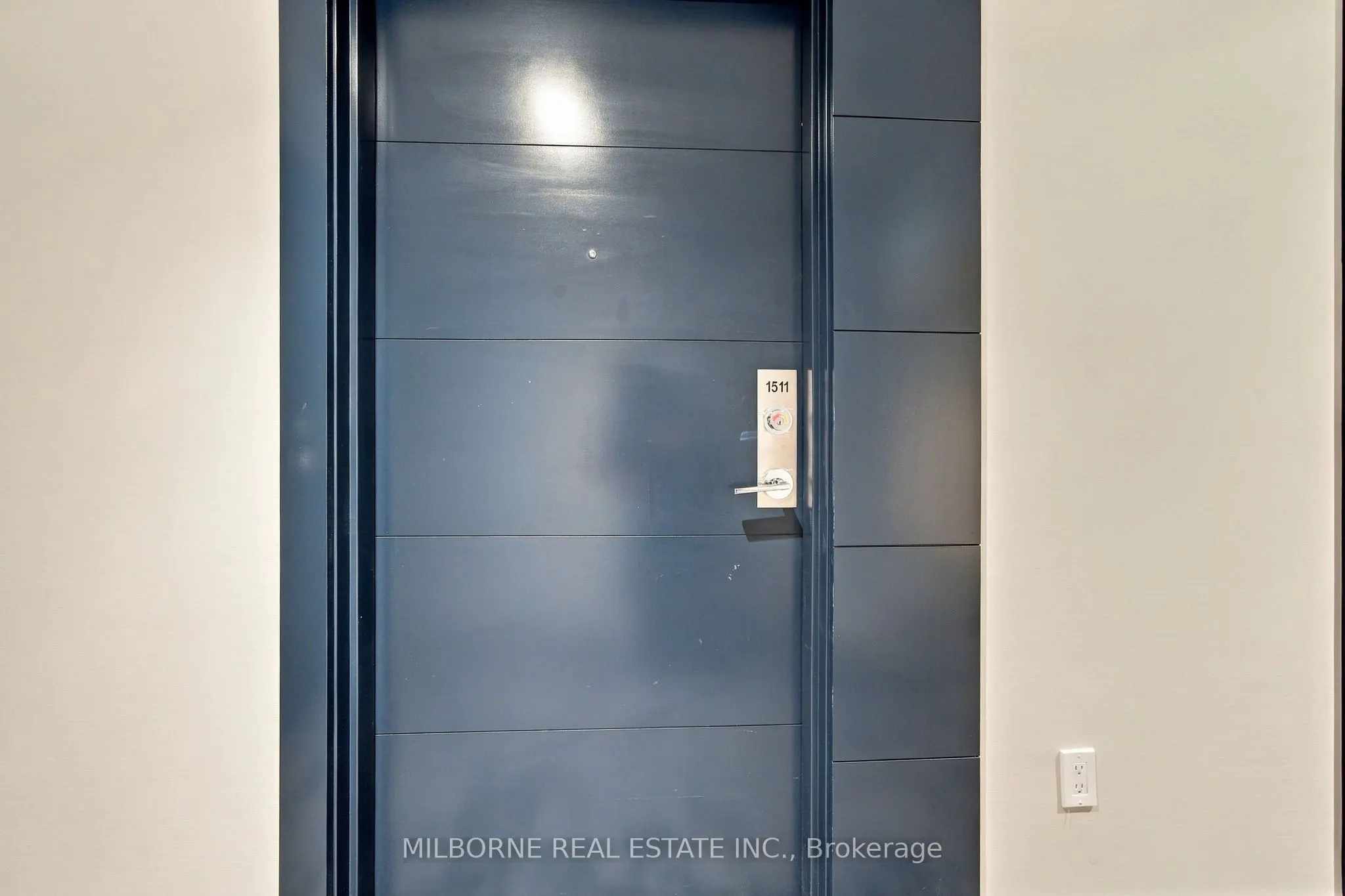 75 James Street S #1511