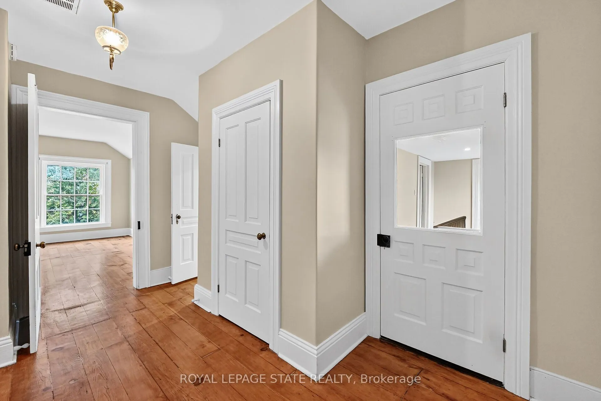 262 Main Street W