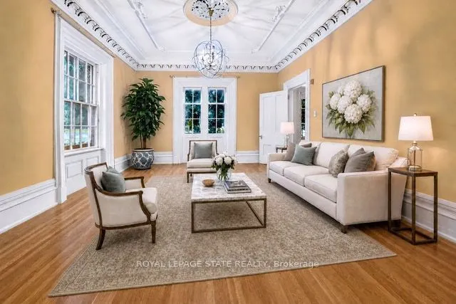 262 Main Street W