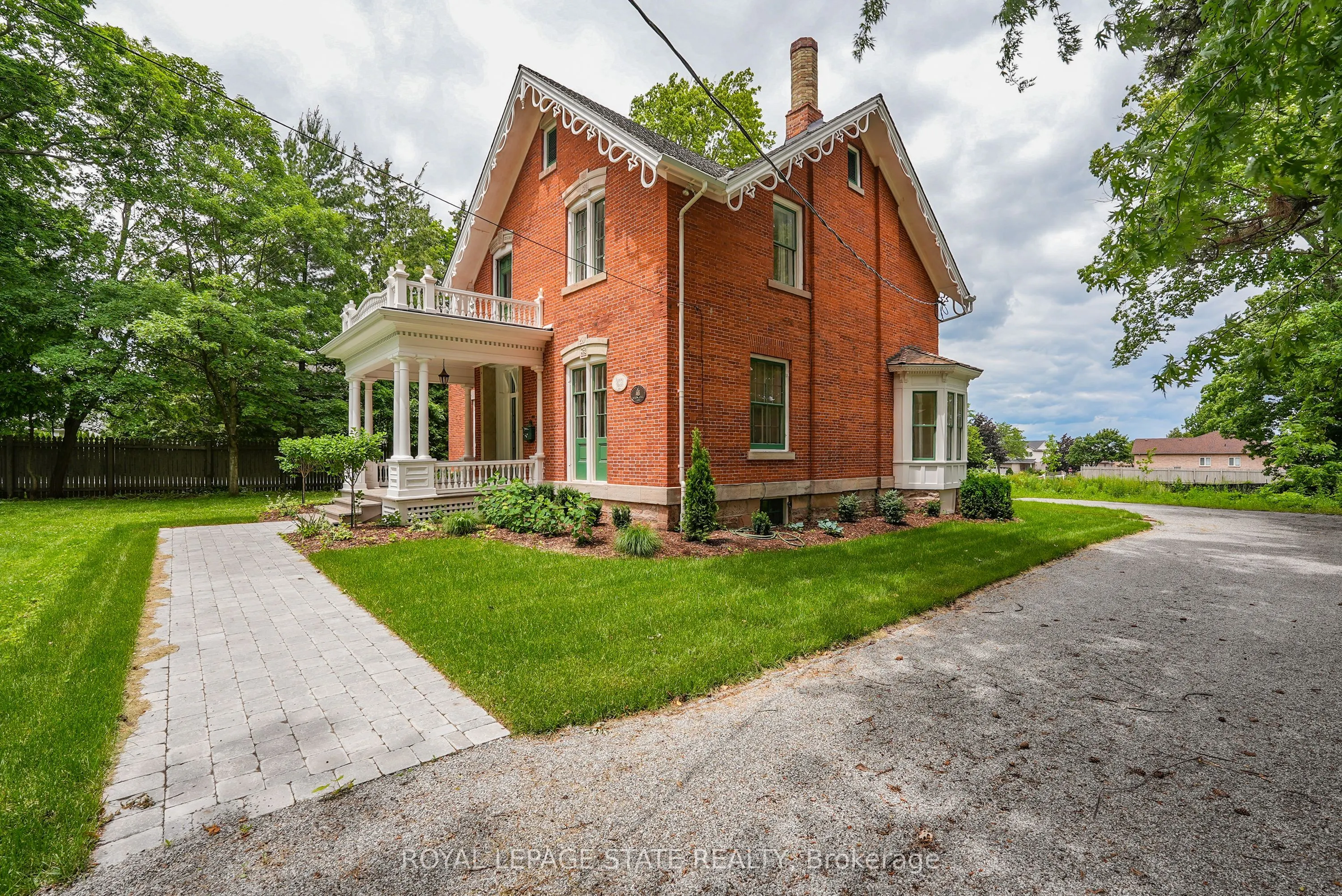 262 Main Street W