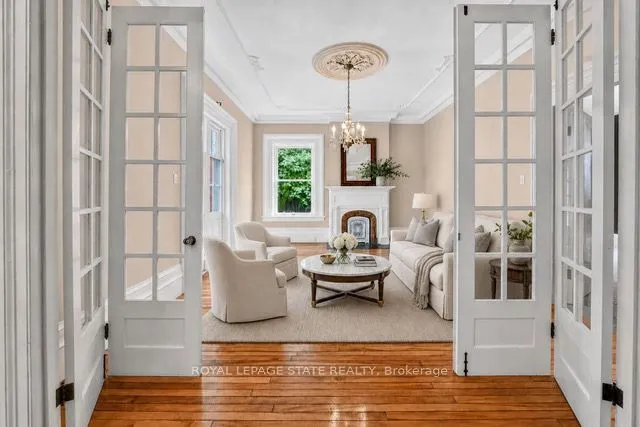 262 Main Street W