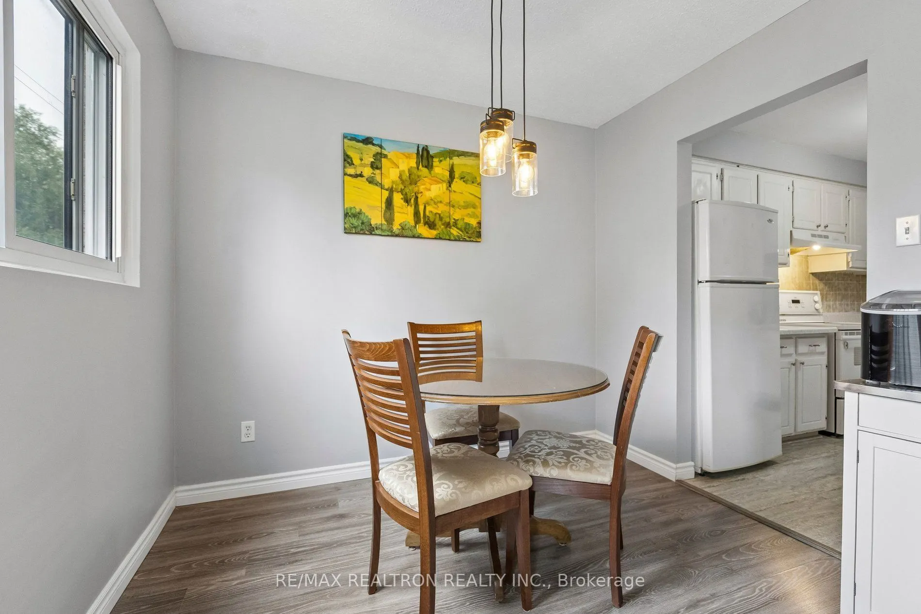 298D Bluevale Street N #15