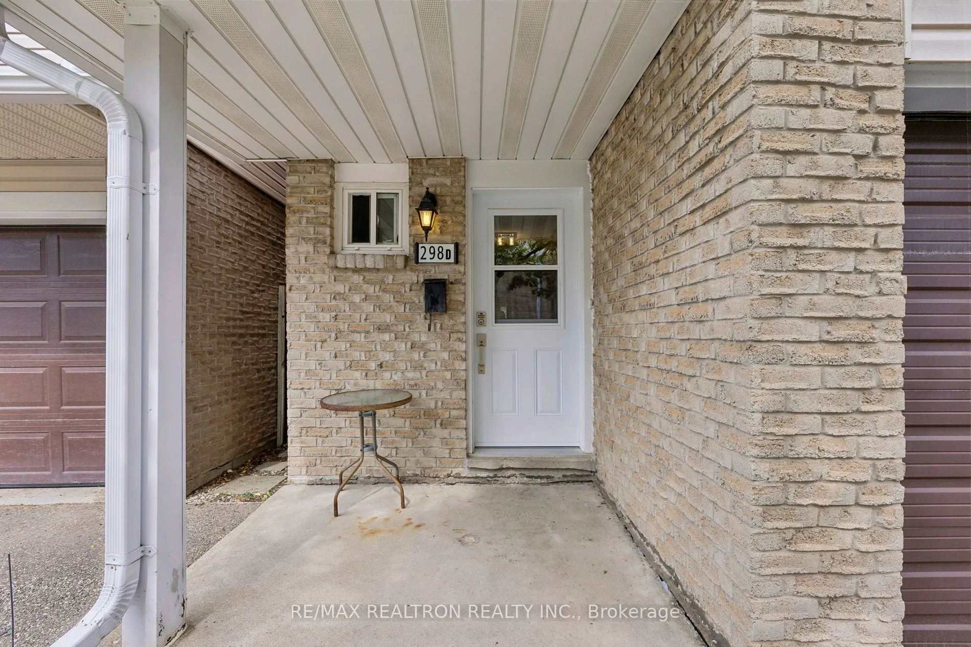 298D Bluevale Street N #15
