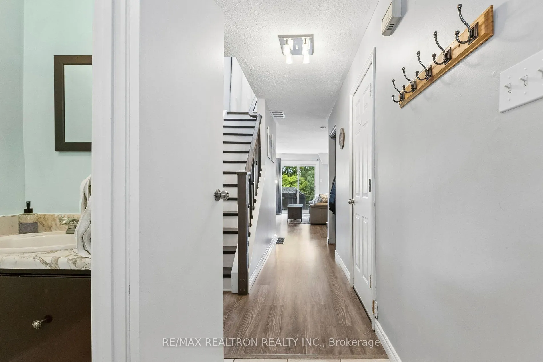 298D Bluevale Street N #15