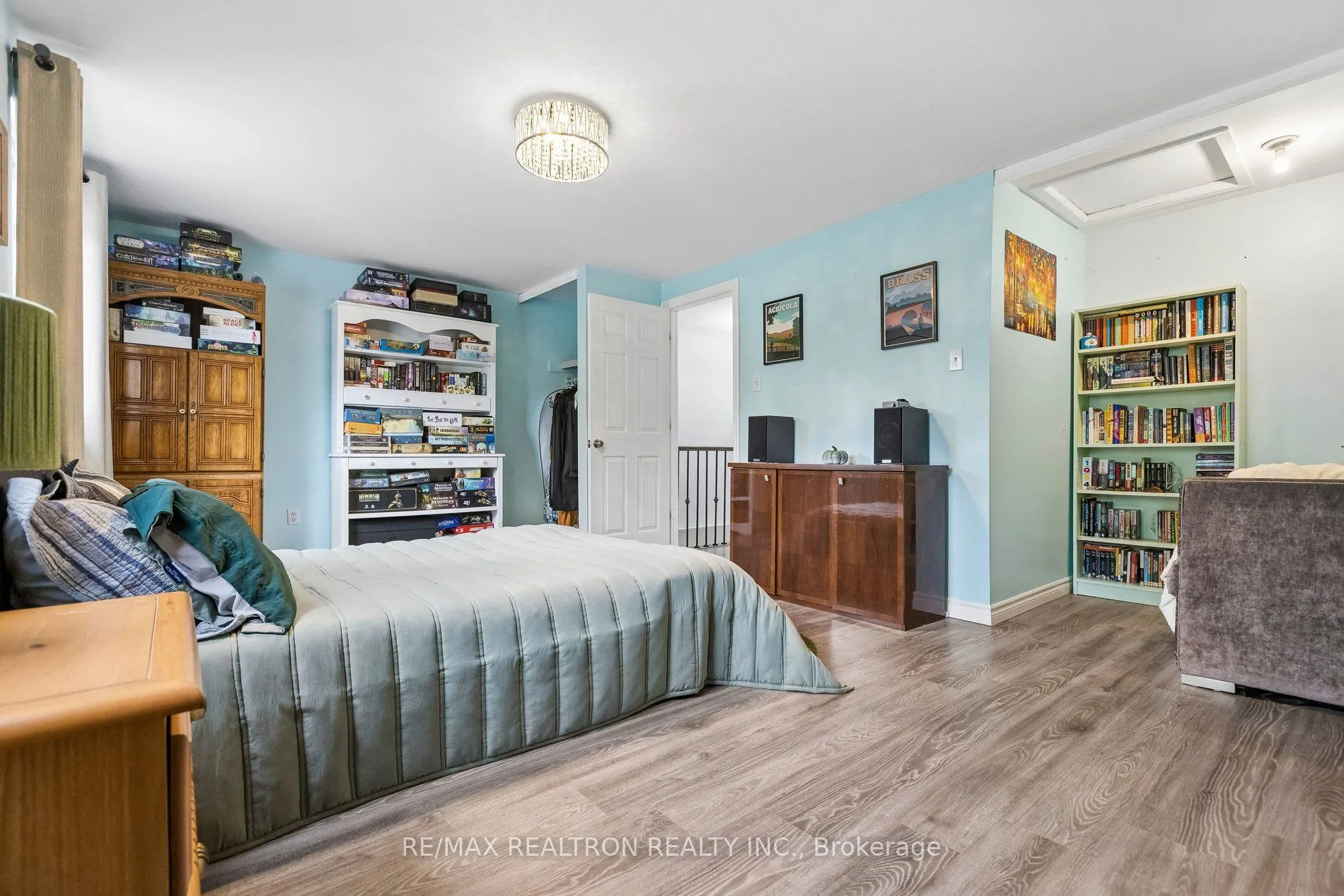298D Bluevale Street N #15