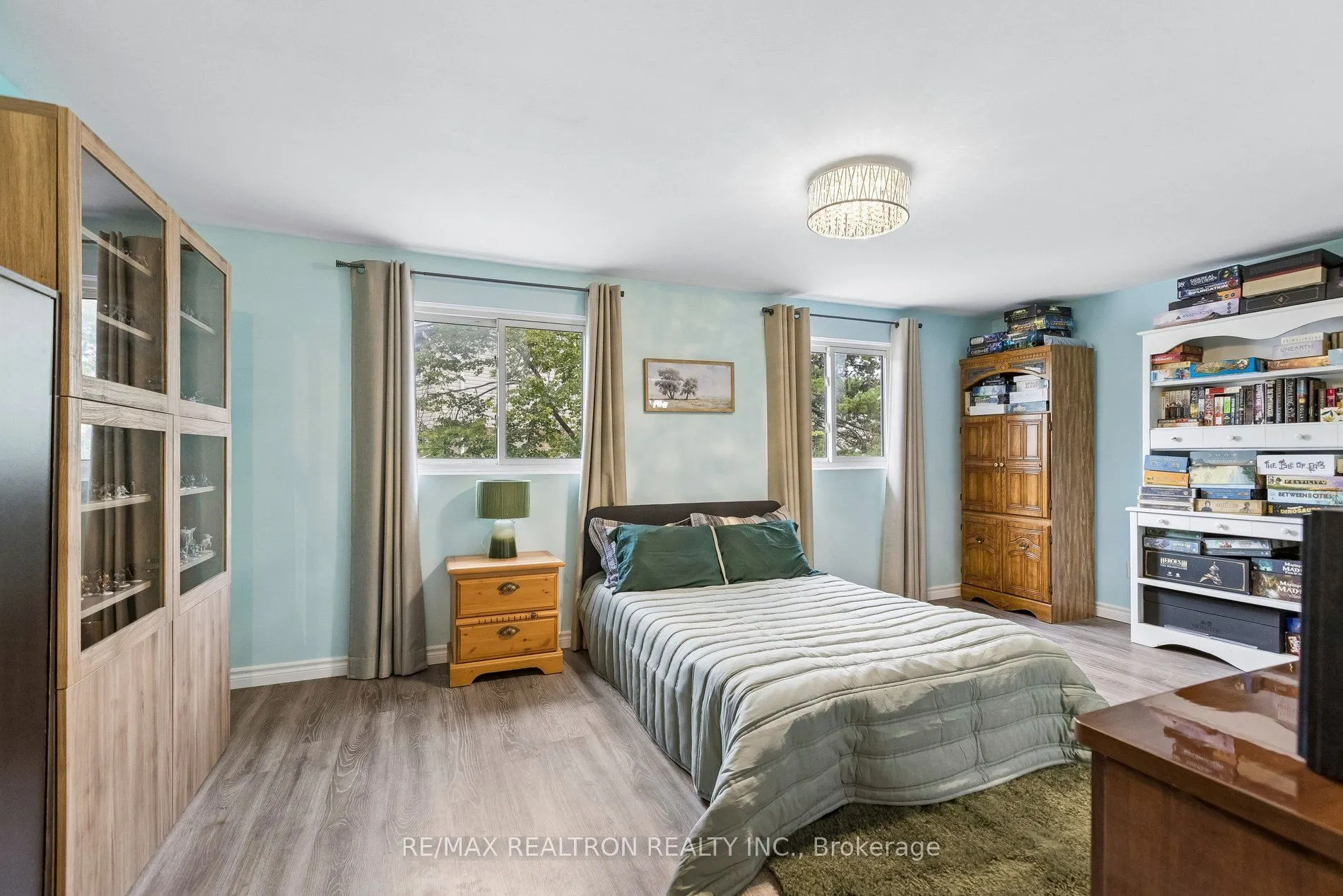 298D Bluevale Street N #15