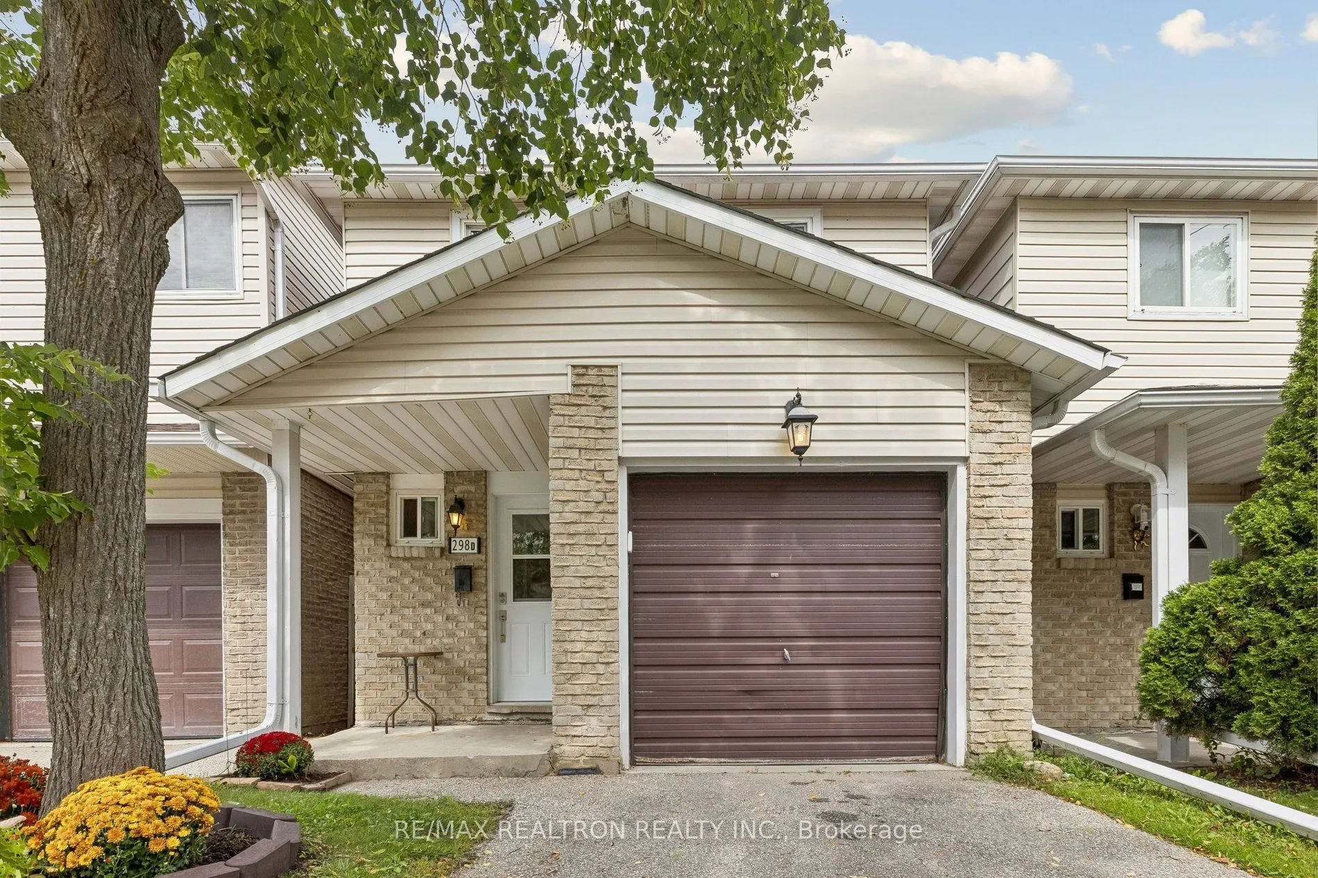 298D Bluevale Street N #15