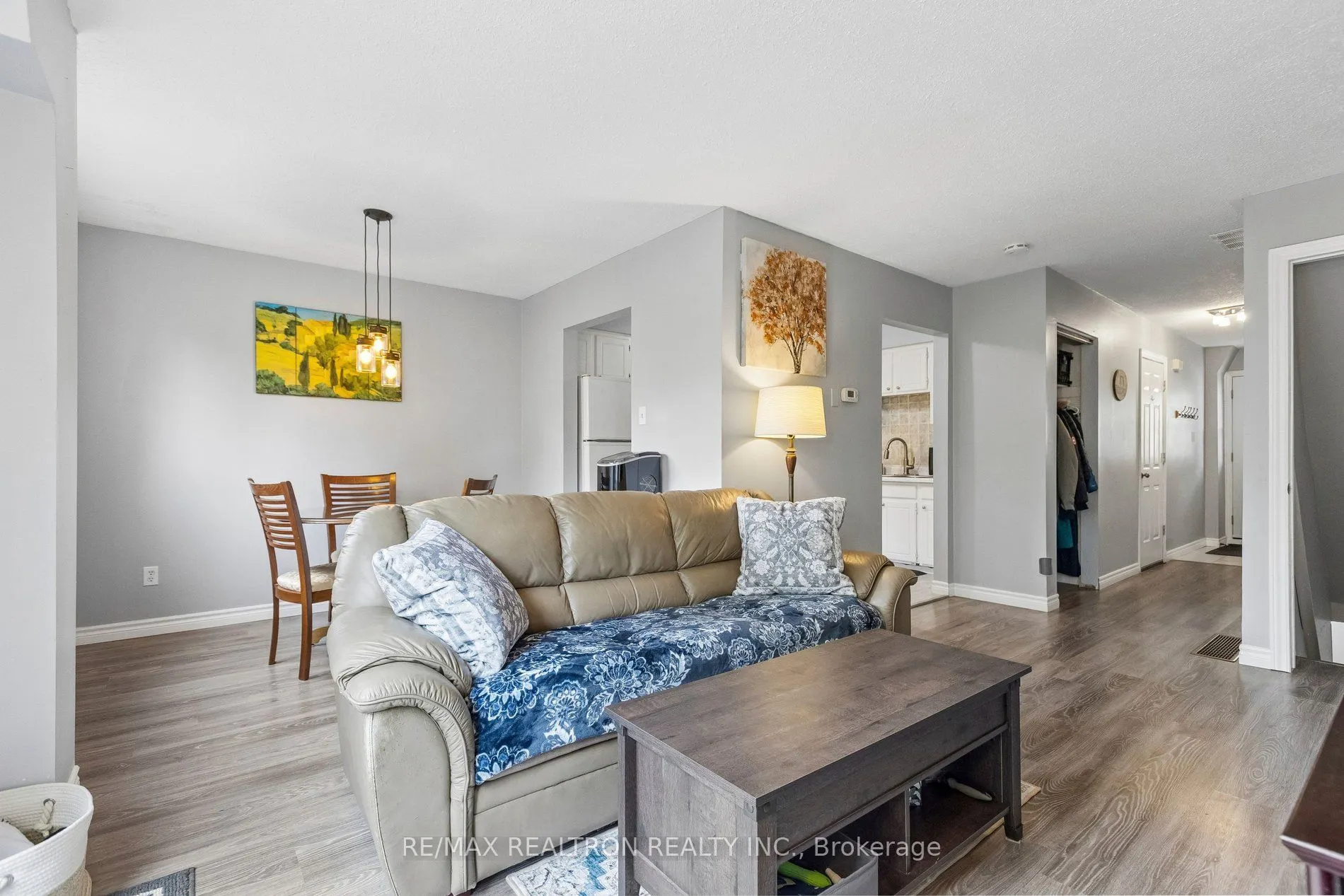 298D Bluevale Street N #15