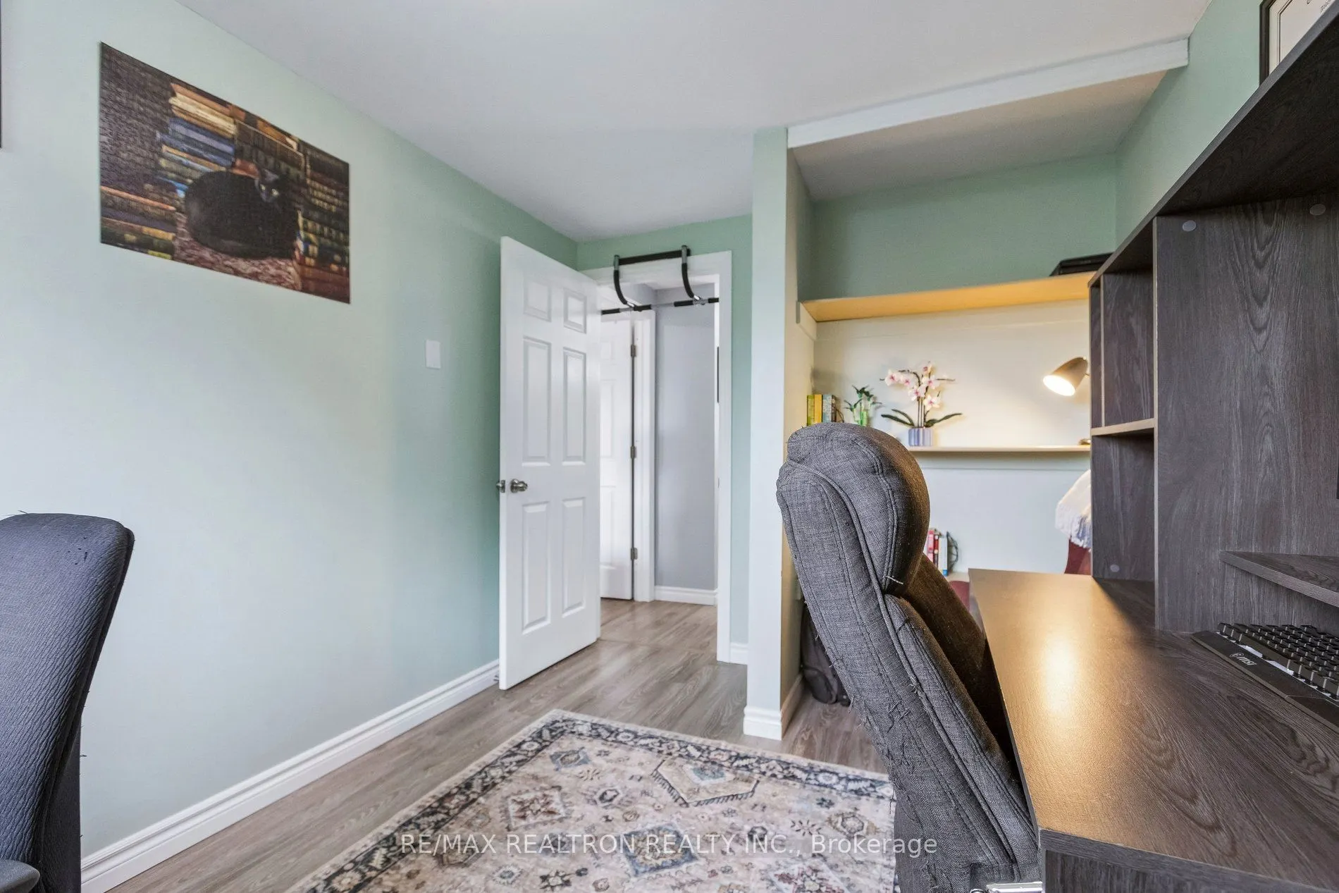 298D Bluevale Street N #15