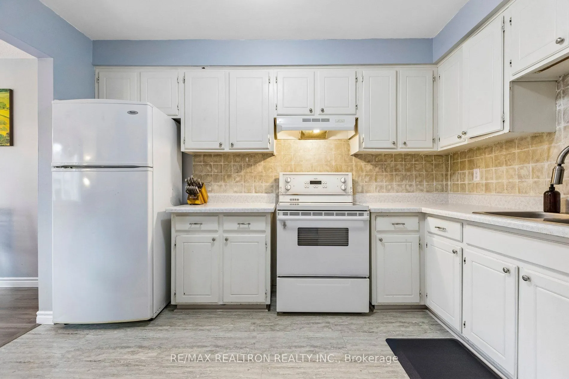 298D Bluevale Street N #15