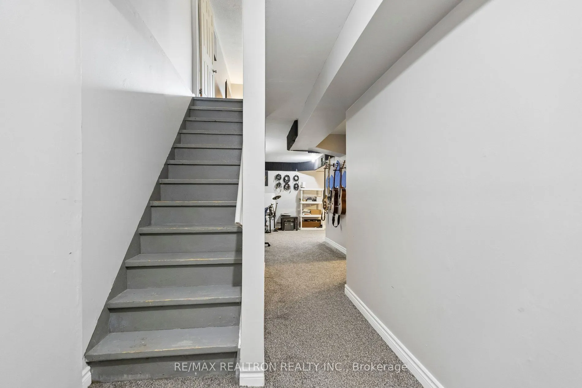 298D Bluevale Street N #15