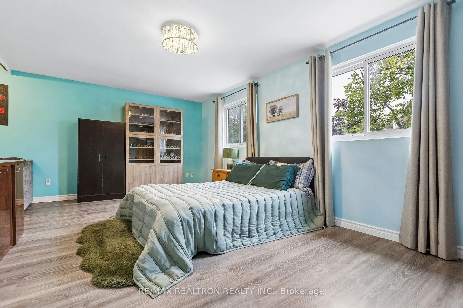 298D Bluevale Street N #15