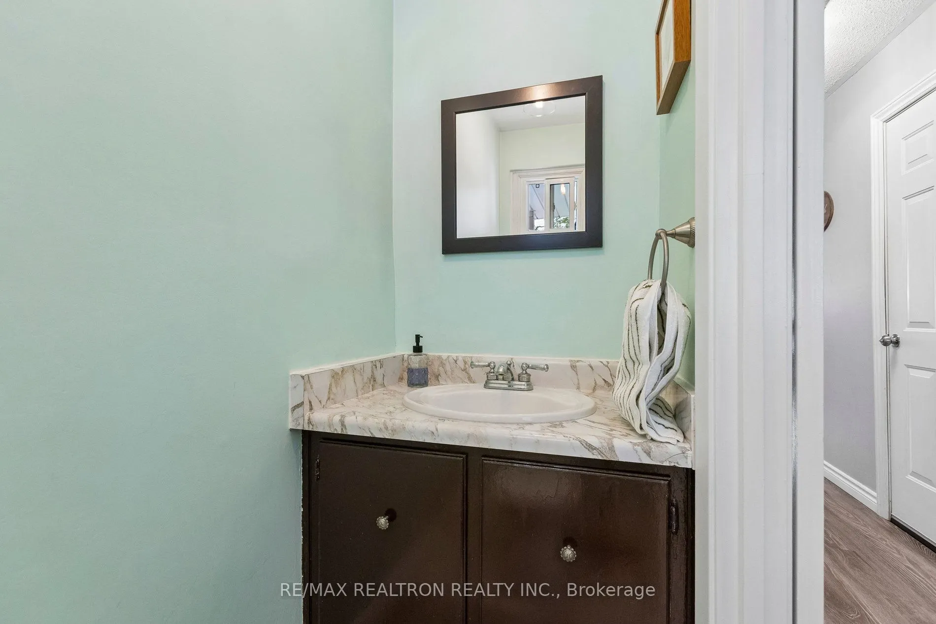 298D Bluevale Street N #15