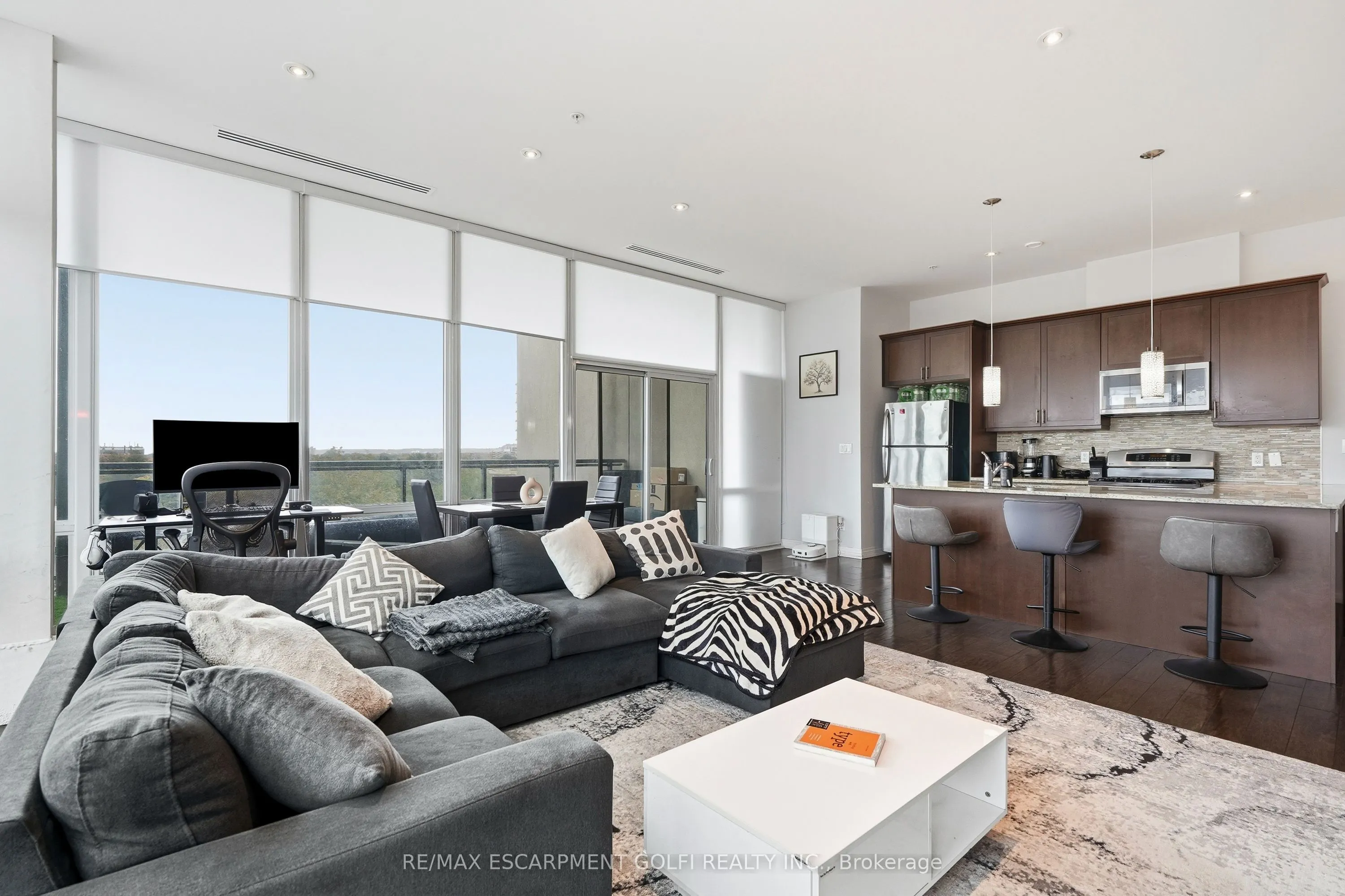 50 Murray Street W #403