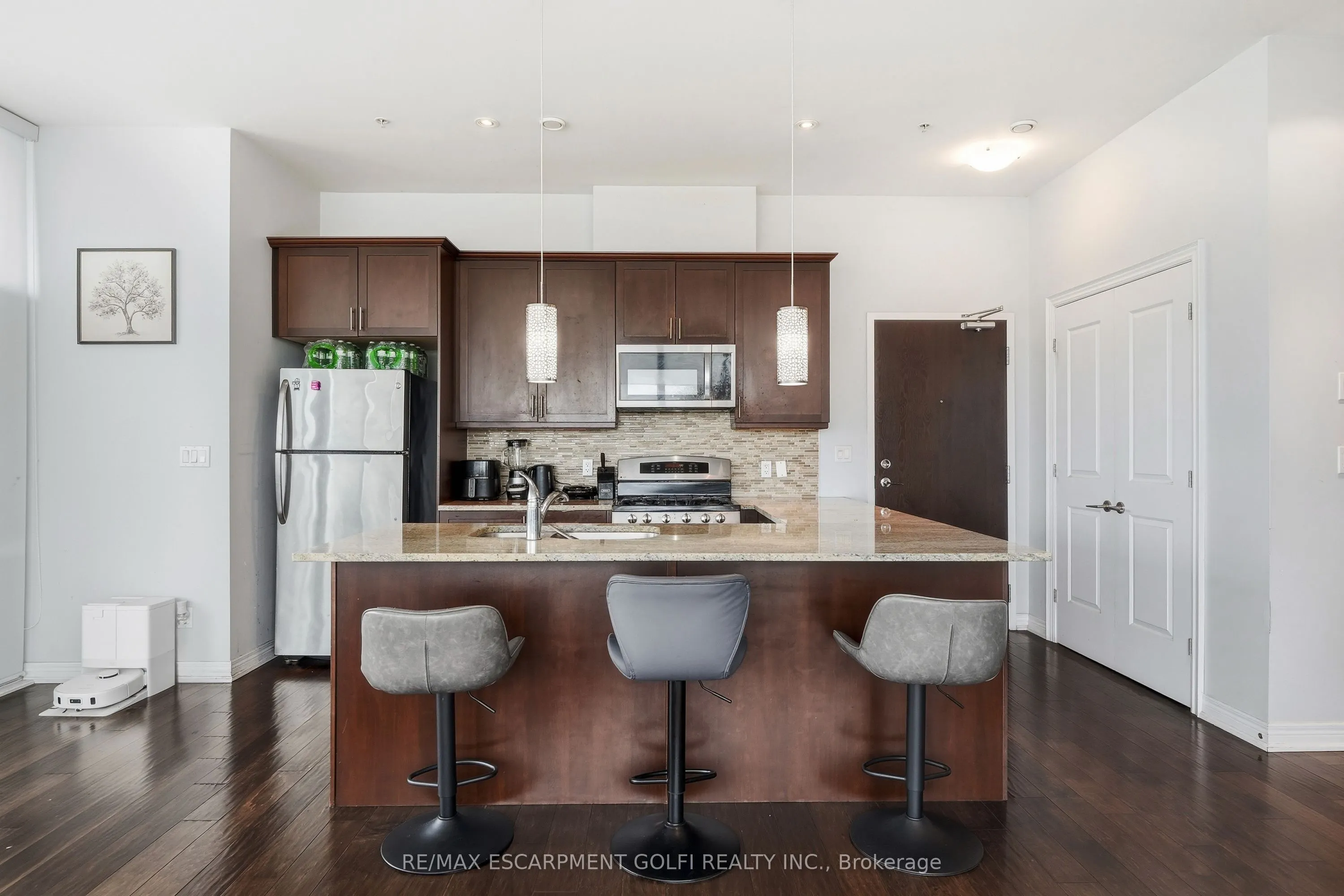 50 Murray Street W #403