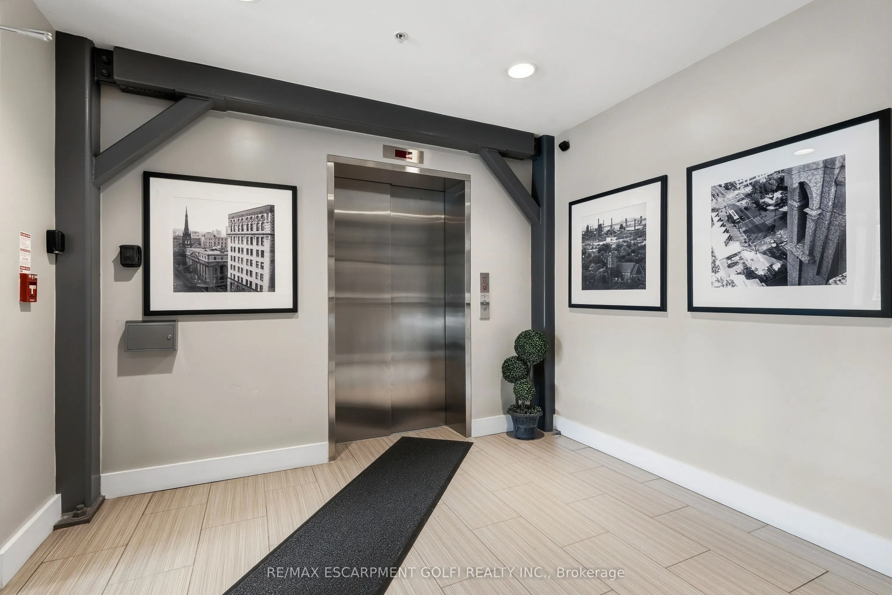 50 Murray Street W #403