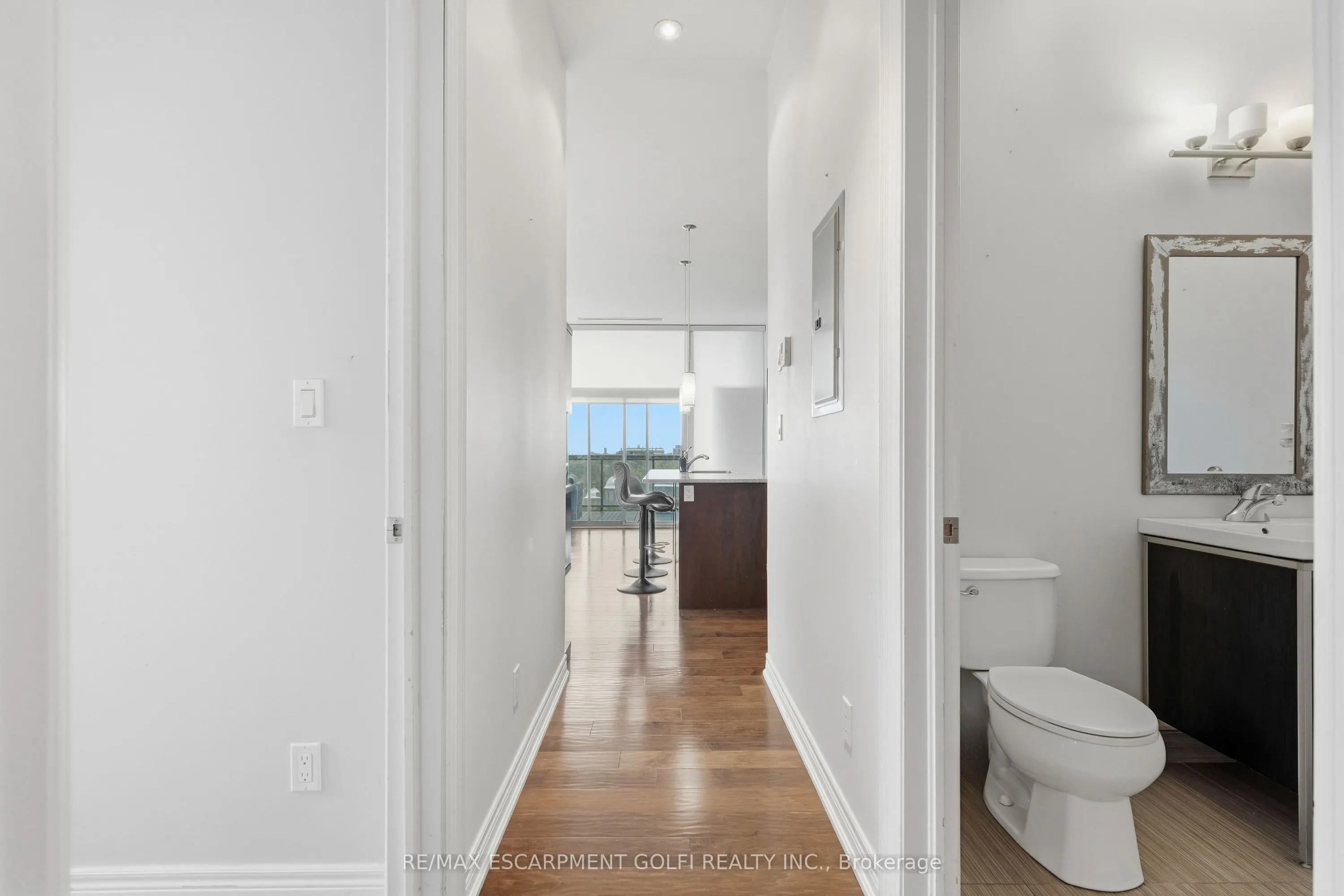 50 Murray Street W #403