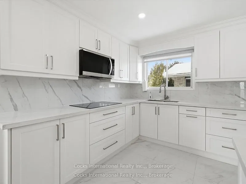 36 Susan Street W