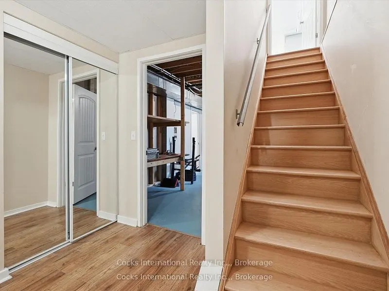 36 Susan Street W
