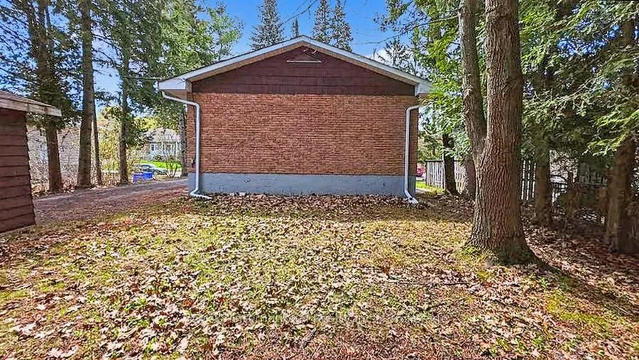 36 Susan Street W
