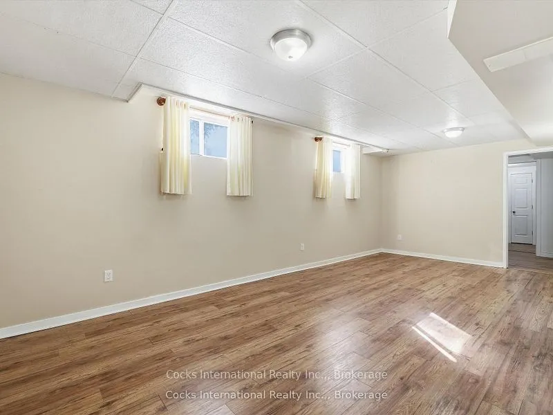 36 Susan Street W