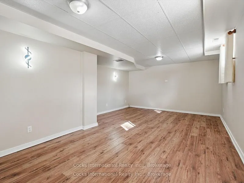 36 Susan Street W