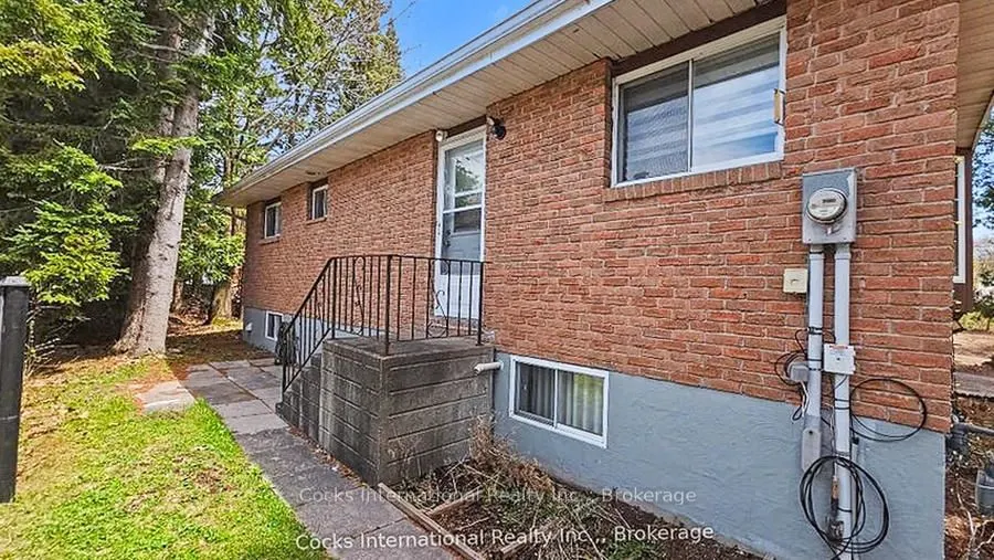 36 Susan Street W