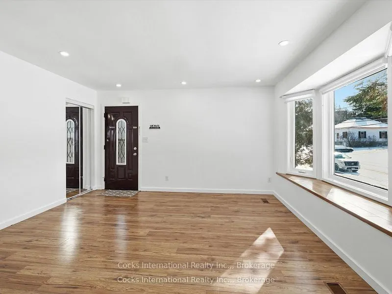 36 Susan Street W