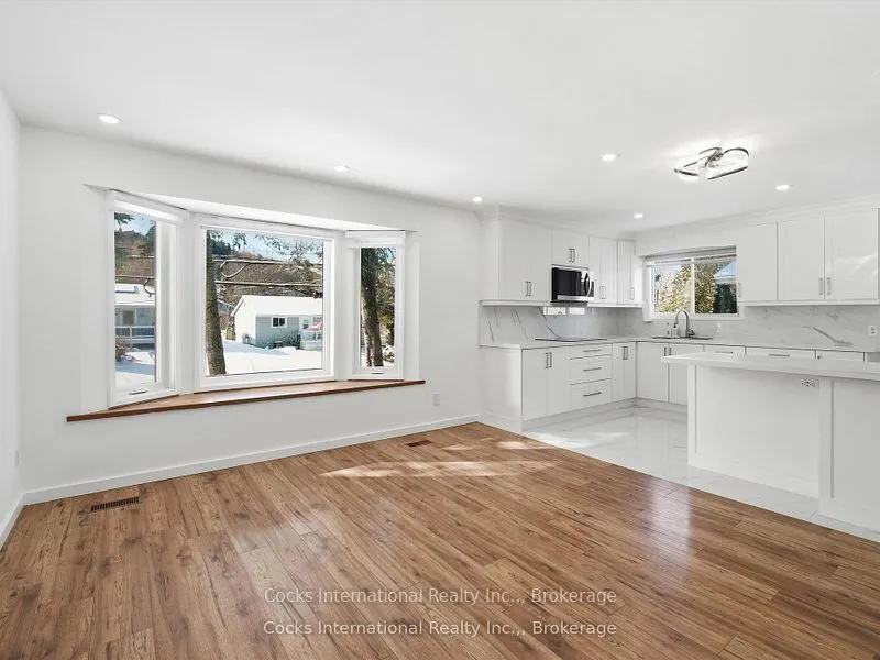 36 Susan Street W