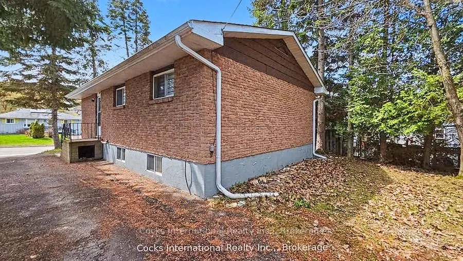 36 Susan Street W