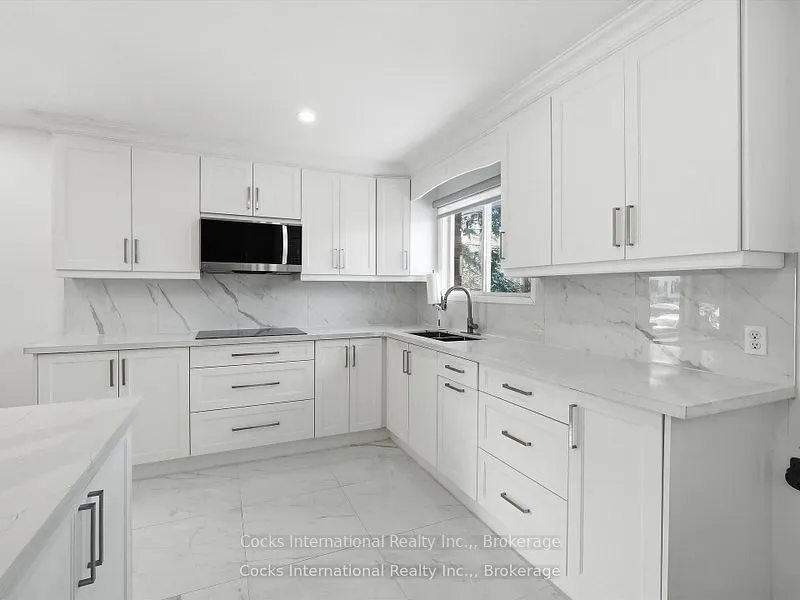 36 Susan Street W