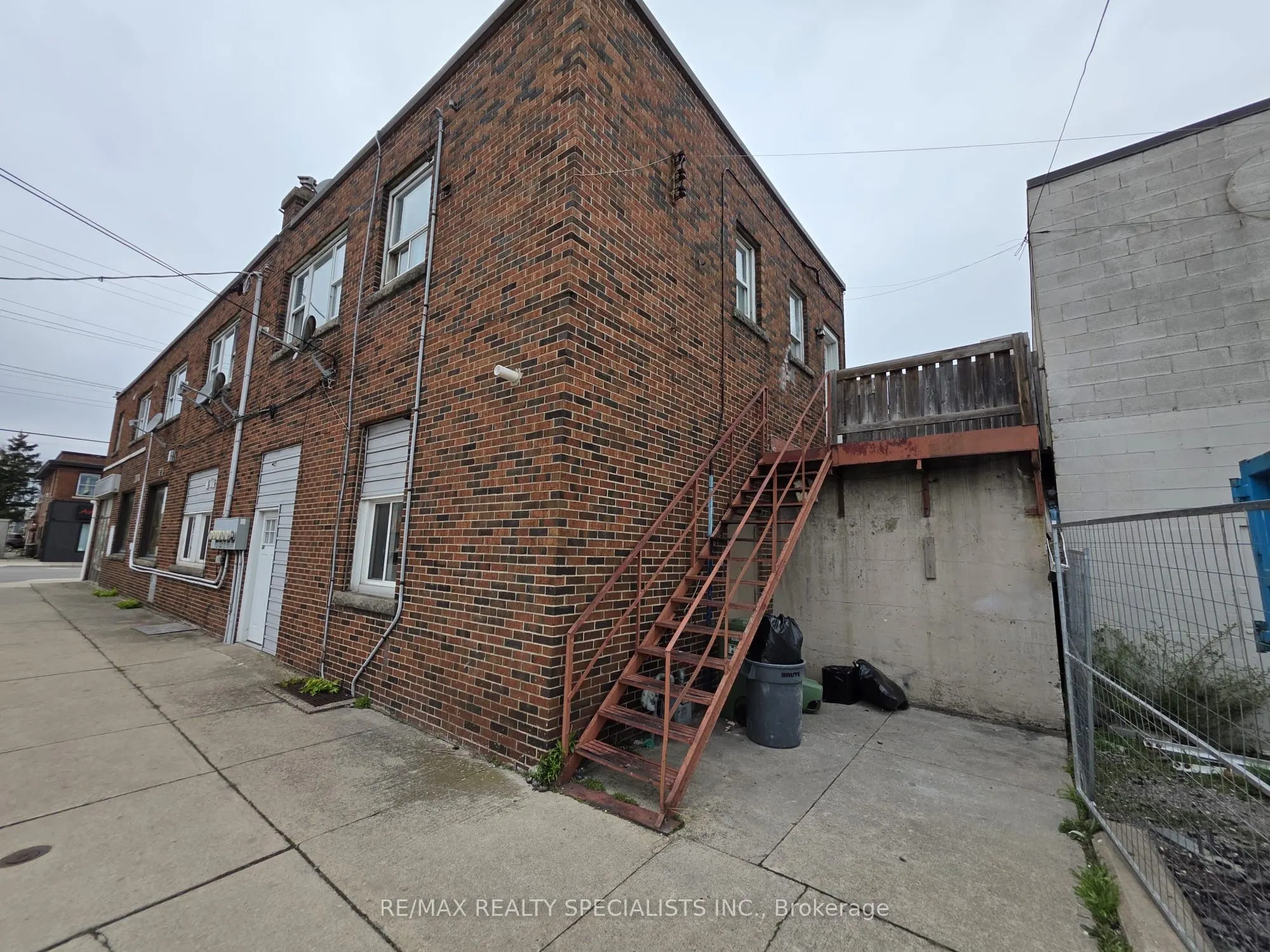 272 Kenilworth Avenue N