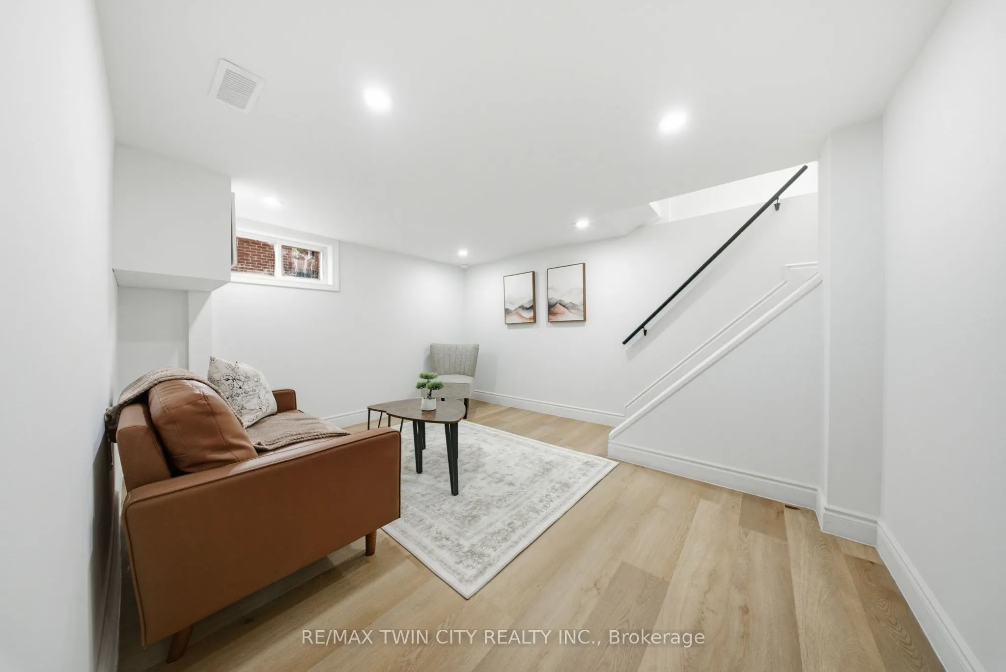 24 Park Road N
