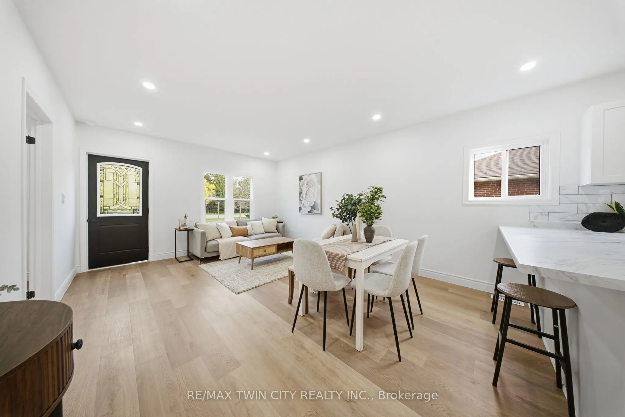24 Park Road N
